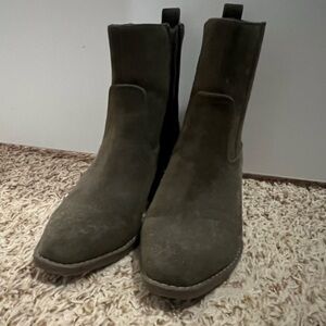 Stylish Olive Green Suede Boots